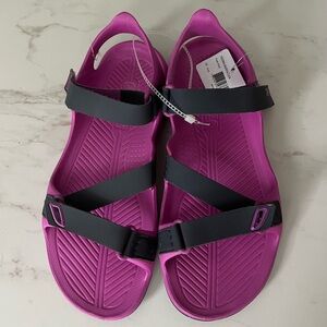BNWT Women’s Teva sandals in purple orchid barracuda style size 10